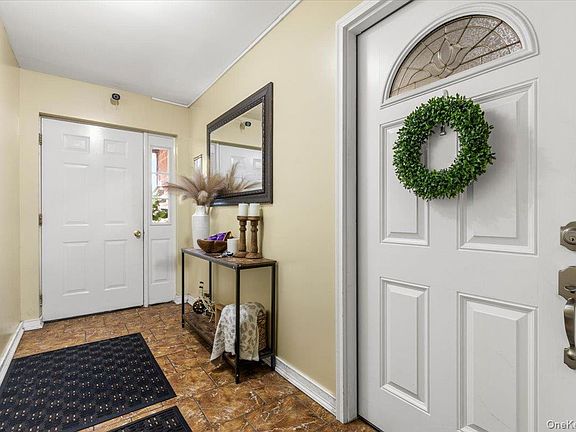 2nd image of 1054 Cauldwell Avenue