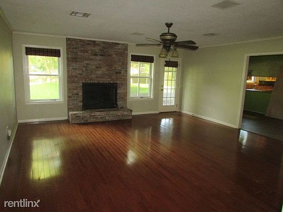 5th image of 900 Broadmoor Blvd