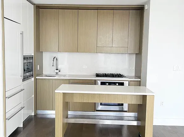 388 Bridge Street image 6 of 13