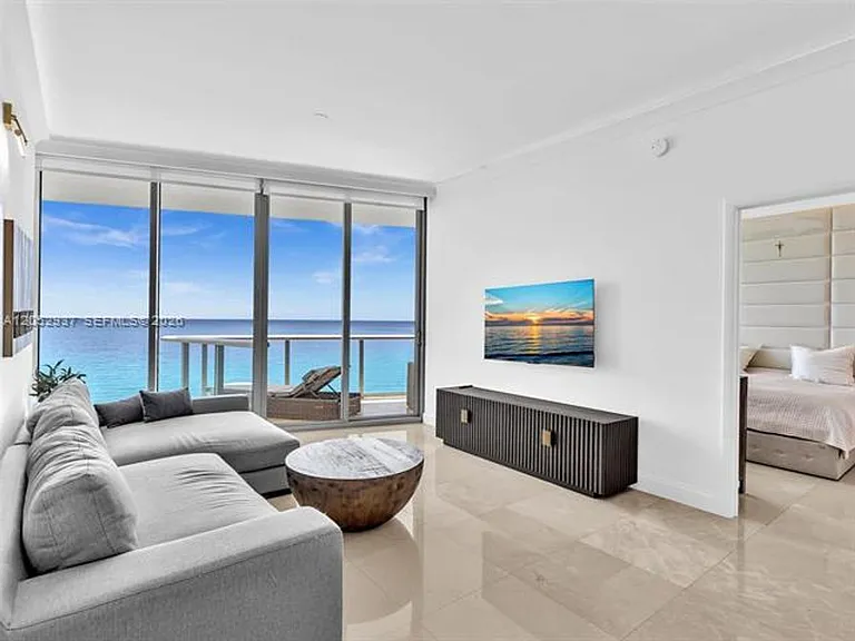 17001 Collins Ave #CU-2106 — Photo 2