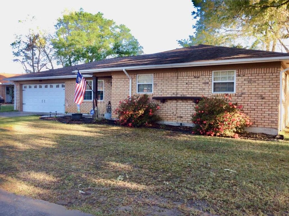2nd image of 806 Greenbriar St
