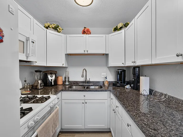 1421 W Edgerton Ave — Photo 7