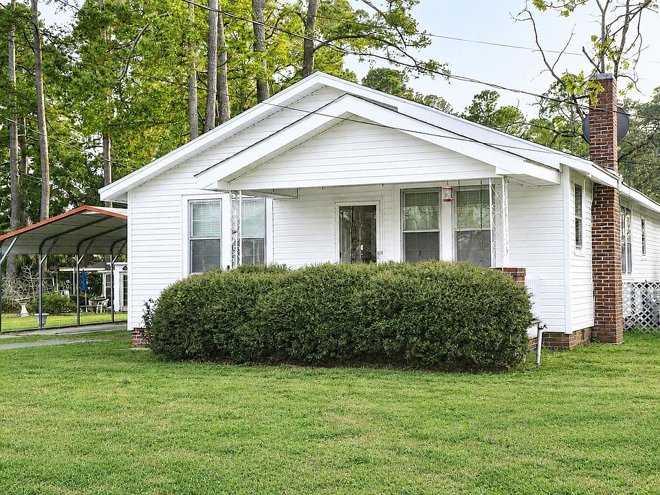 1st image of 910 Sandy Bluff Rd.