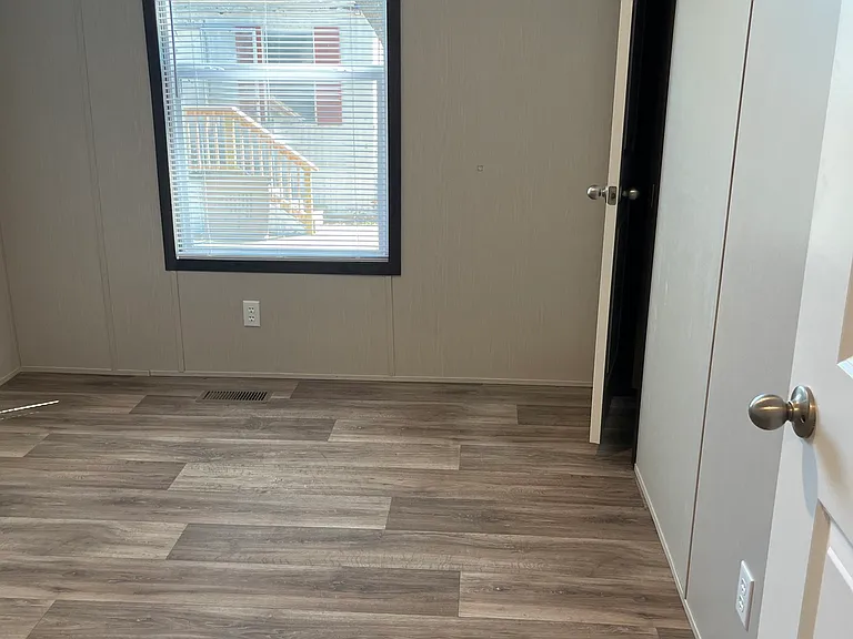 Hillview — Photo 50