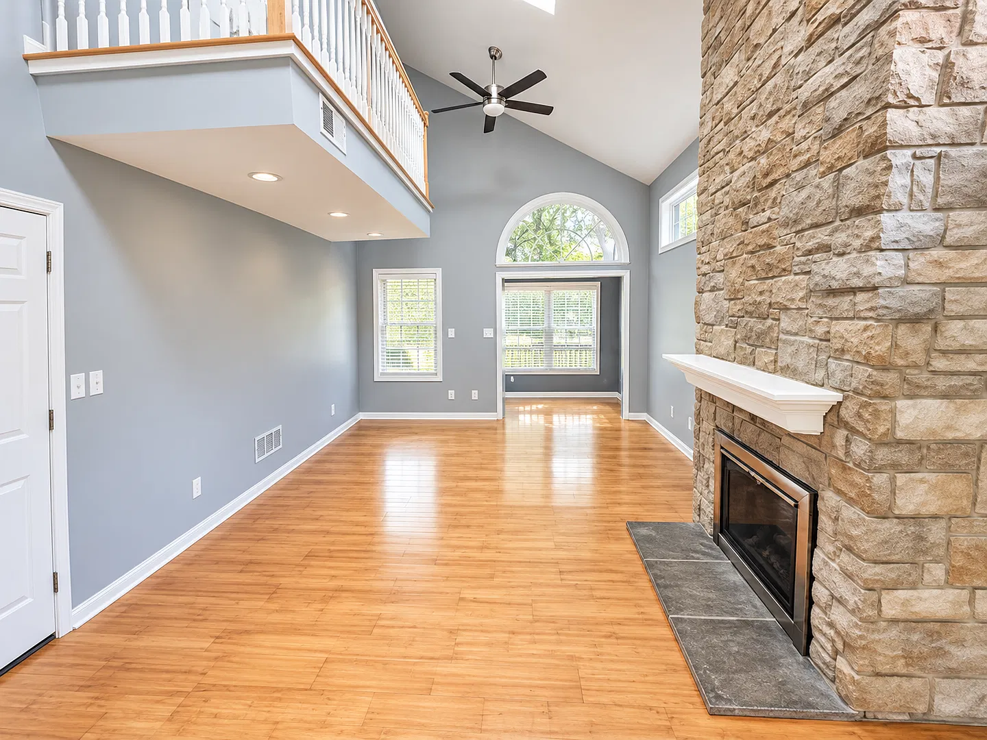 Lovely 3-Bedroom Home in Desirable Hamburg Area! Spacious Layout, Convenient Location! — Photo 3