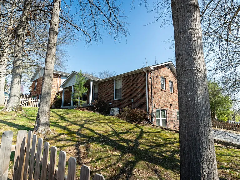 150 Delvin Dr #A — Photo 2