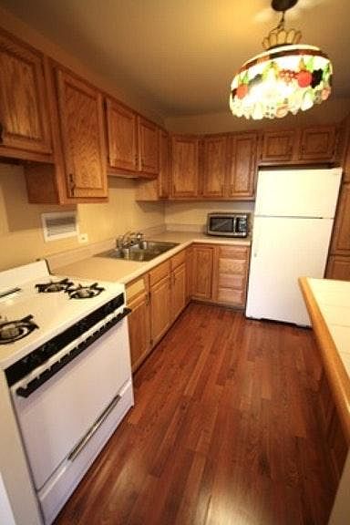 2nd image of 2921 S Michigan Ave APT 210