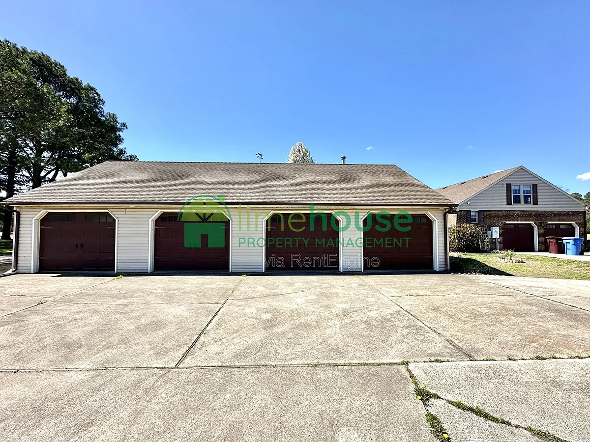 Building Photo - 700 Middle Ridge Dr