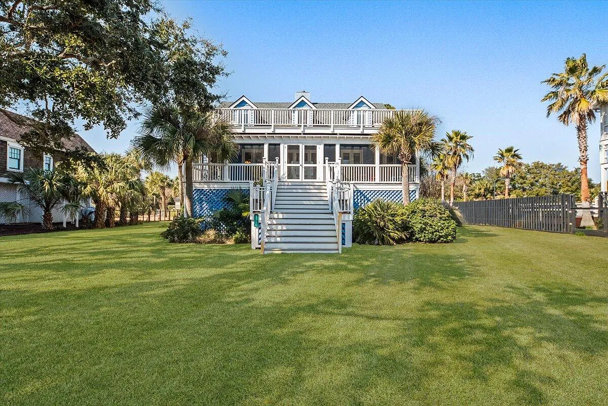 4 bed, 3.5 bath, 2704 sqft, $11,500 — Photo 1