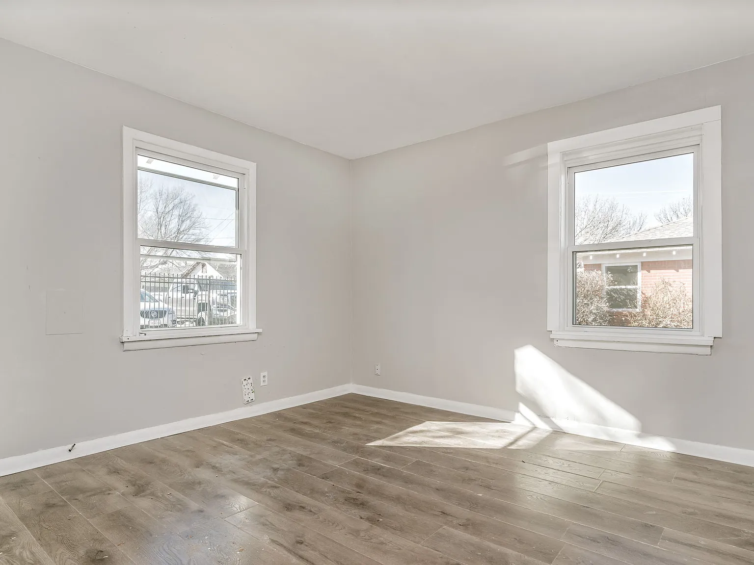 2304 SW 8th Ave — Photo 2