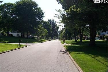 3rd image of 1389 Doncaster Dr