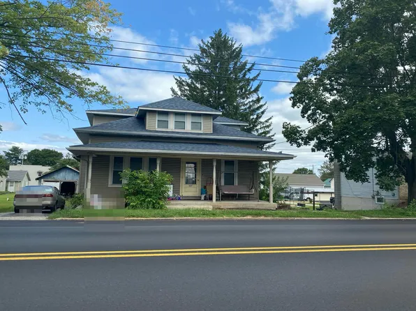 327 W King St, Abbottstown, PA 17301
