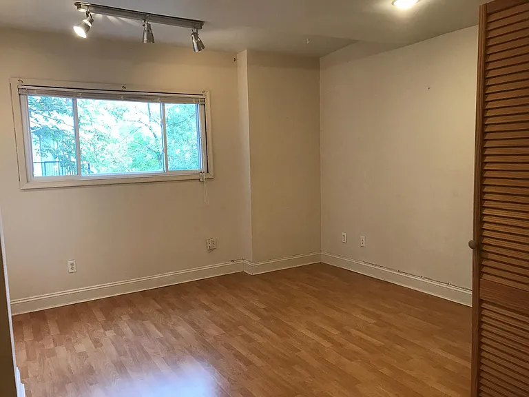 1383 Potomac Ave SE — Photo 22