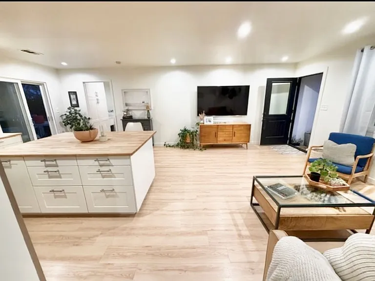 304 Bluff Way — Photo 3
