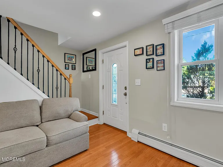 519 Ryeside Ave — Photo 4