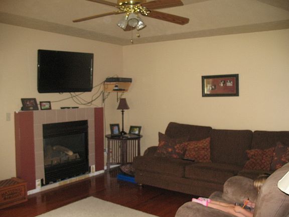 4th image of 517 David Dr