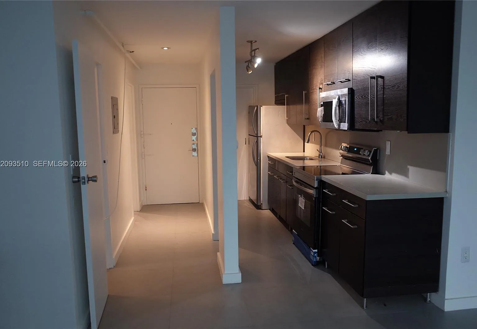 1255 Collins Ave — Photo 4