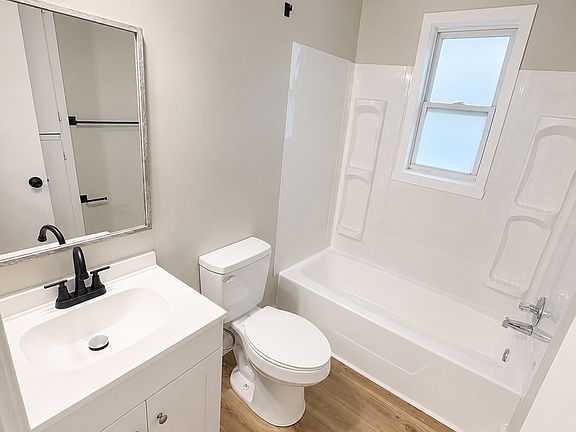 3rd image of 1632-1634 N Hillside St #1636