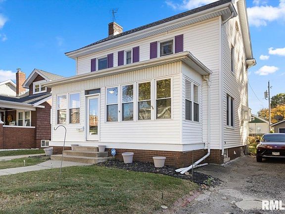 3rd image of 806 W Meadows Pl