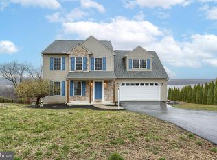 415 N Burberry Ln, Mount Wolf, PA