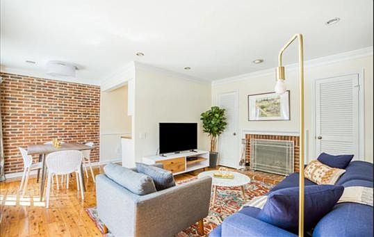 3rd image of 810 Bashford Ln