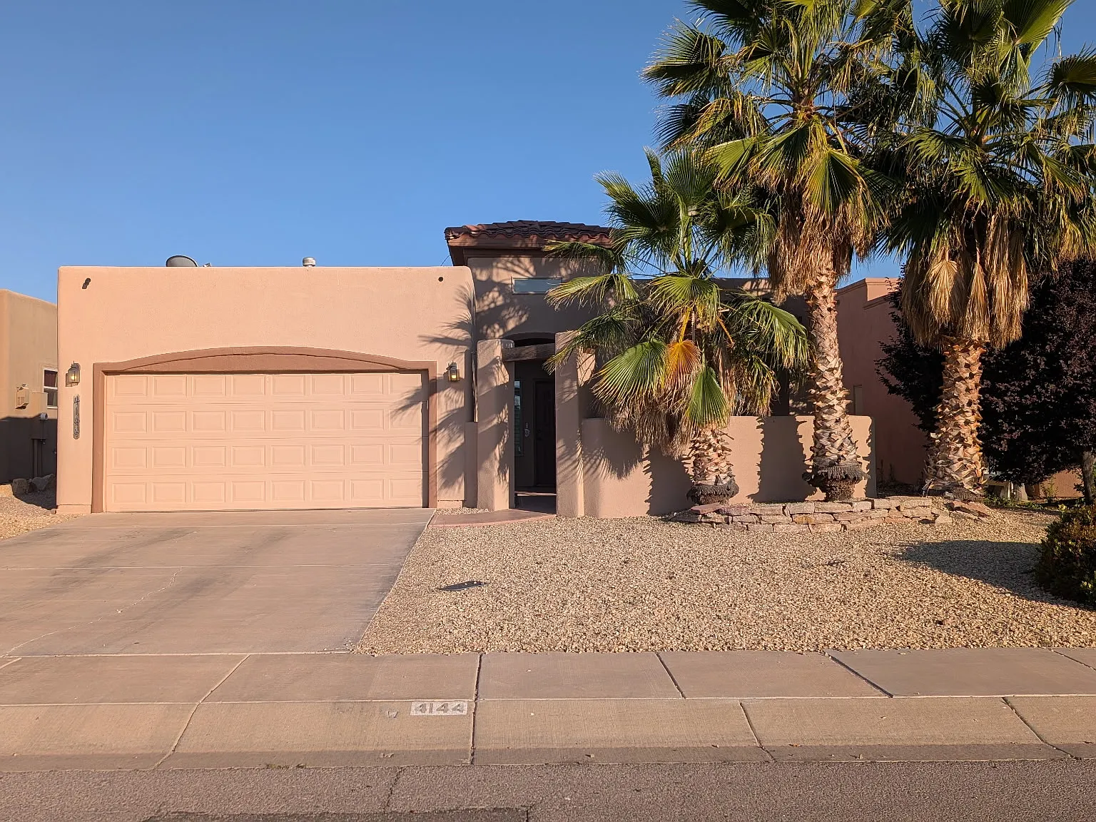 4 bed, 1921 sqft, $2,100 — Photo 2