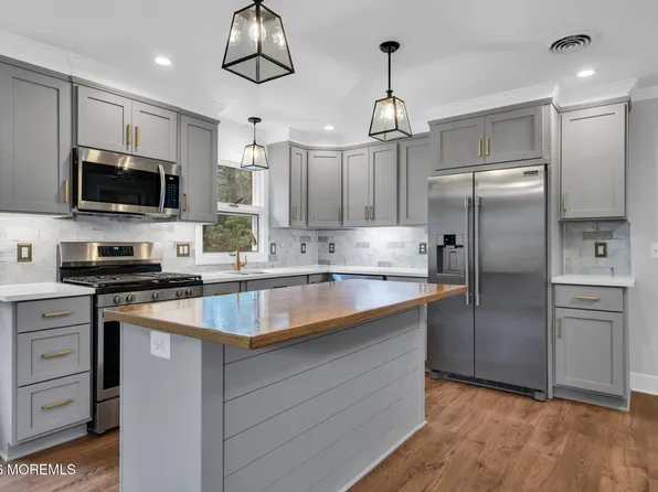 52 Castleton Drive, Toms River, NJ 08757