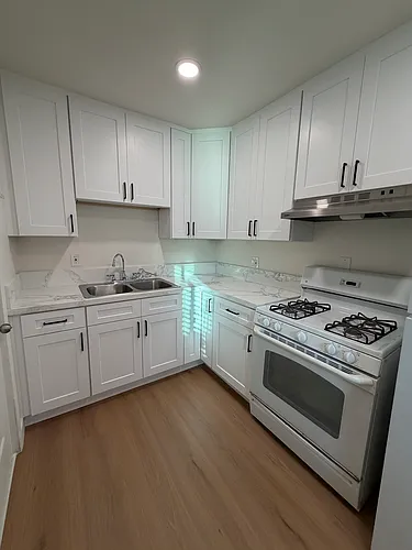 2704 Highland Ave Photo 1