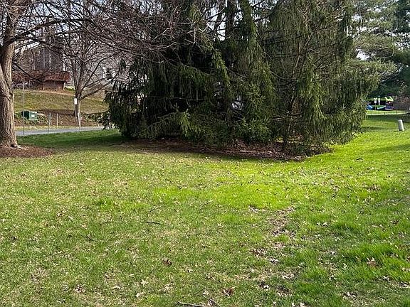 3rd image of 17 Habersham Ct