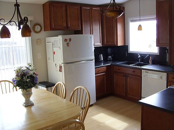 Kitchen/ Dining Room