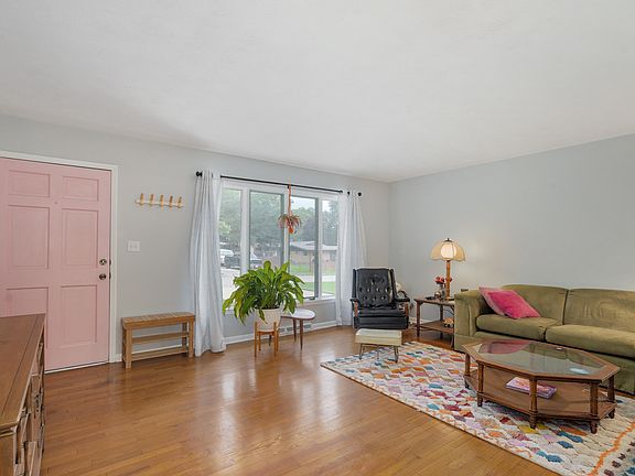 4th image of 2724 S Wallis Smith Boulevard