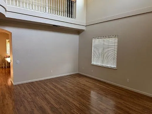 5 bed, 3350 sqft, $3,700 — Photo 4