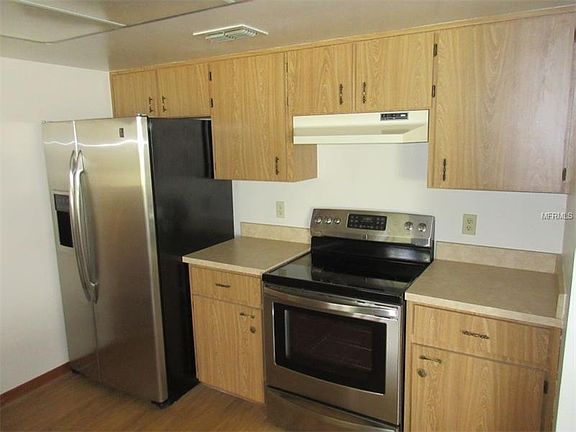 4th image of 557 Pemberton Ave