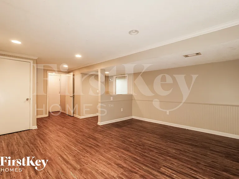 804 NE Karapat Dr — Photo 9