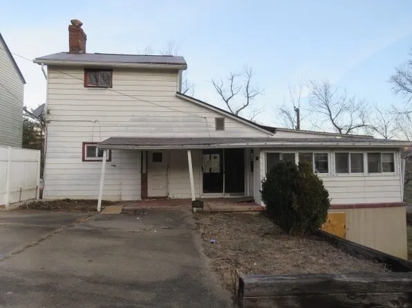 11 W End Dr, Mc Donald, PA 15057