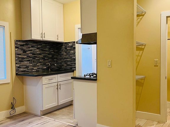 3rd image of 40 Westminster Ave APT 6