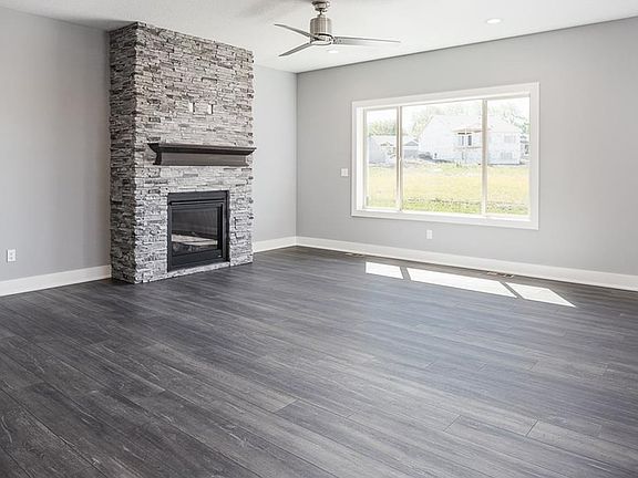 2nd image of 62 SE Pembrooke Ln