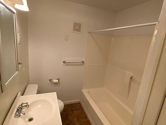 3rd image of 3442 Greenwood Blvd Floor 1
