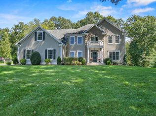 40 Sterling Ridge Ct, Cheshire, CT 06410