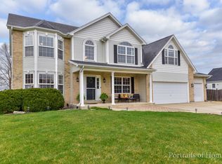 419 Camden Cir, Oswego, IL