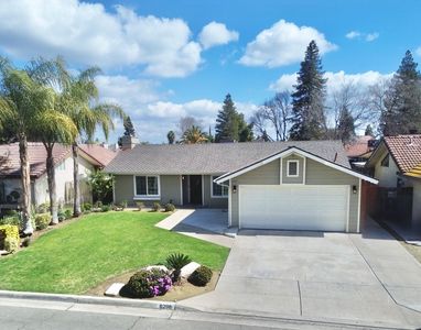 6298 N Gilroy Ave, Fresno, CA, 93722