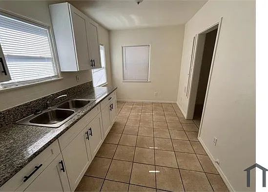 434 W 21st St — Photo 4