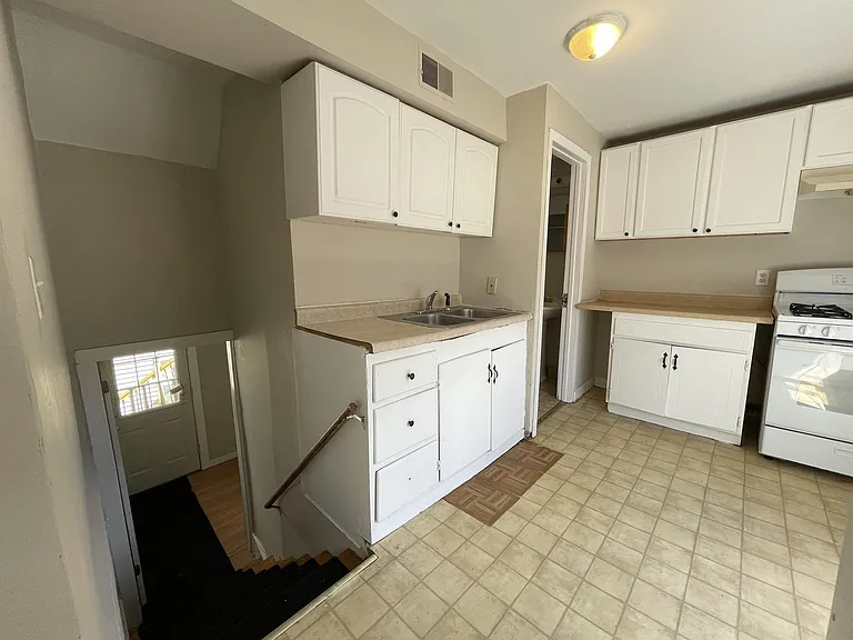 2113 5th St NE #2 — Photo 5