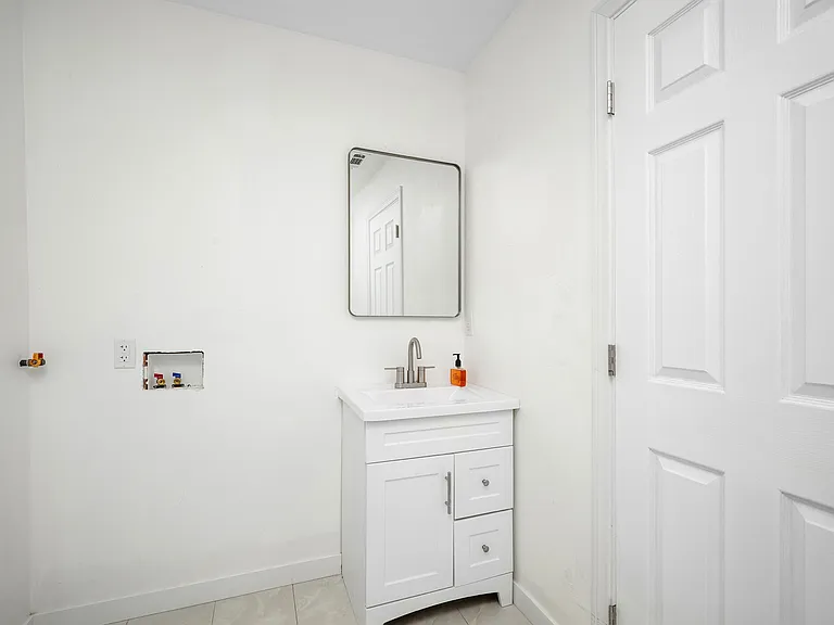 5228 Auckland Ave #2 — Photo 14