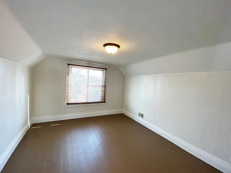 1242 Michigan Ave — Photo 11