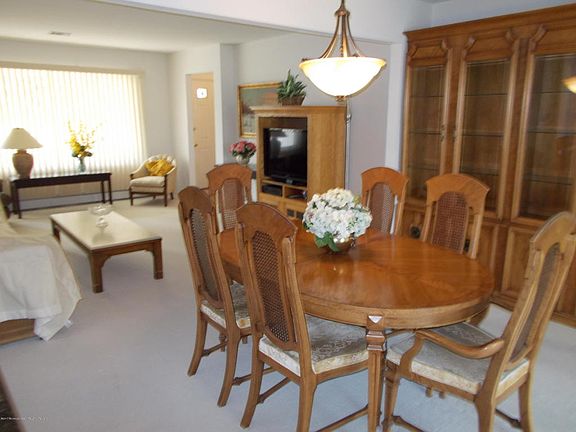 5th image of 59 Westport Dr