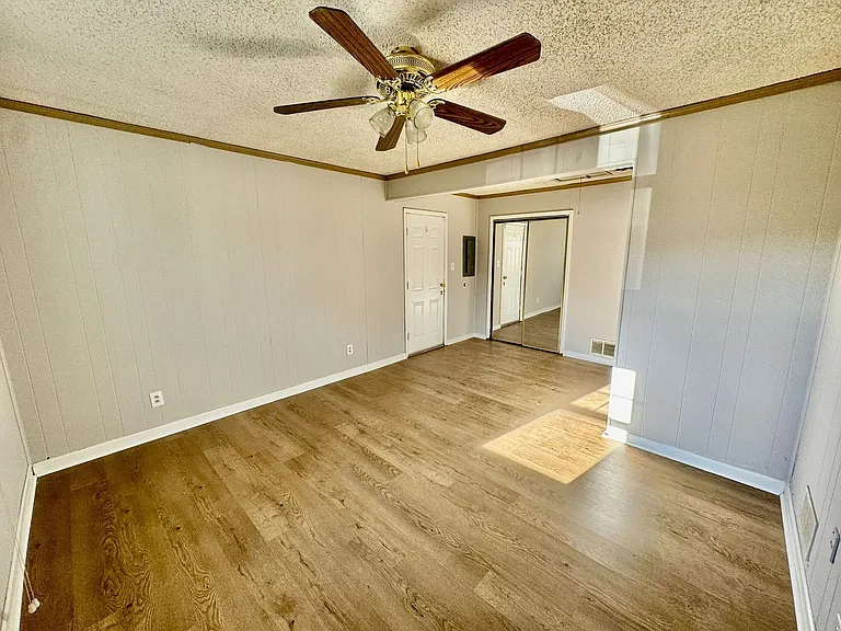 77 Executive Ln — Photo 12
