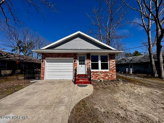 3rd image of 4 Dogwood Road