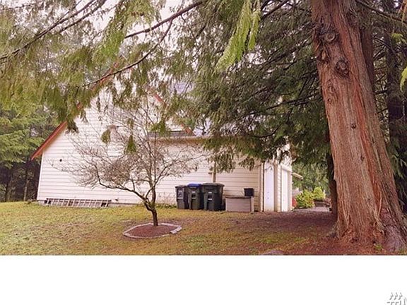 5th image of 585 NW Carolyn Ln
