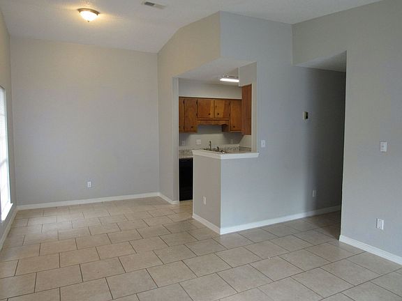 4th image of 8411 Country Walk Dr APT A